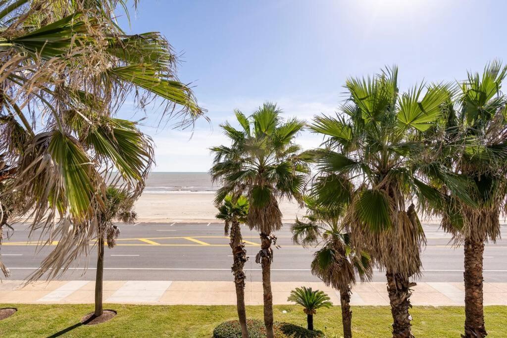 Apartamento Oceanfront At The Dawns Galveston Exterior foto